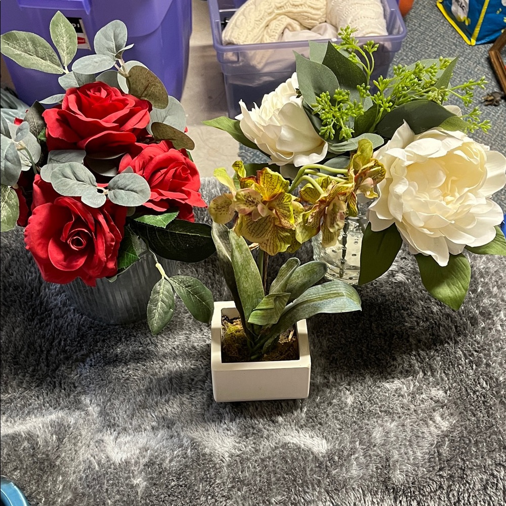 Chic Faux Floral Trio used for staging